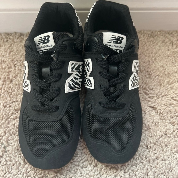 New Balance Sneakers Youth 13 Black White Animal Print Trainer Athletic Casual - Picture 2 of 7